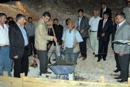 VALİ GÜVENÇ GECE YARISI ANAOKULUNUN TEMELİ ATTI