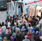 ŞANLIURFA?DA 2 AİLE ARASINDA TAŞLI SOPALI KAVGA: 3 YARALI